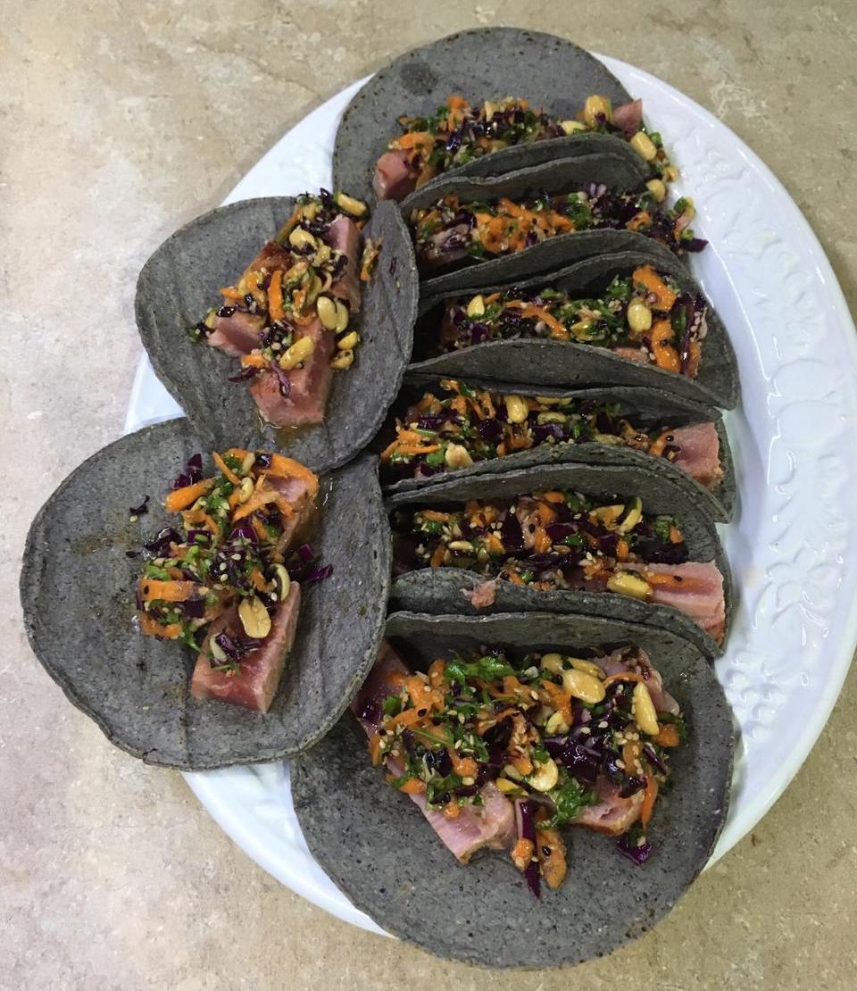 Tacos asiáticos de atún